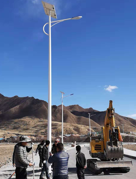 甘南碌曲10米中卫太阳能路灯项目