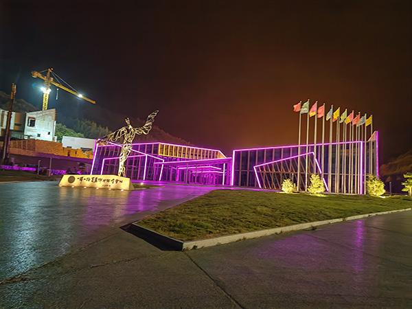 城市亮化是现代城市建设的重要组成部分，它不仅可以美化城市的夜景，还能提升城市的整体形象。随着科技的不断进步，城市亮化也得到了更多的关注和创新。本文将介绍一些关于城市亮化的创意和技术，帮助读者了解中卫城市亮化的重要性以及如何进行中卫城市亮化的规划和实施。